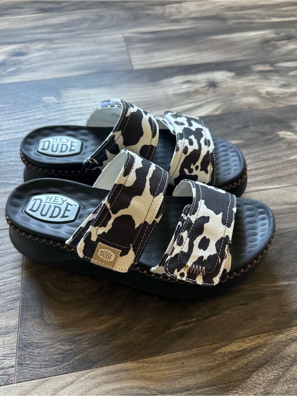 Hey Dude Women's Cow-Print Adjustable Slide Sandals - Black/Cream Platform W8 - Picture 2 of 7
